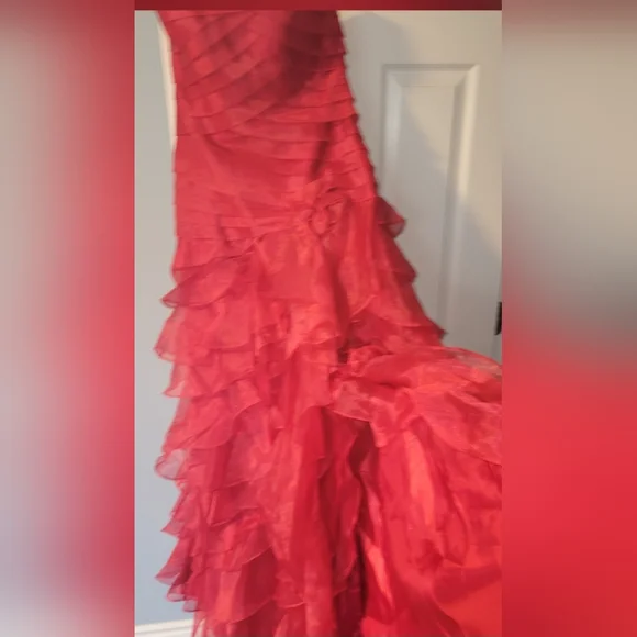 Red strapless Ruffled Prom Dress With Side Split. Size 8 - Picture 7 of 9